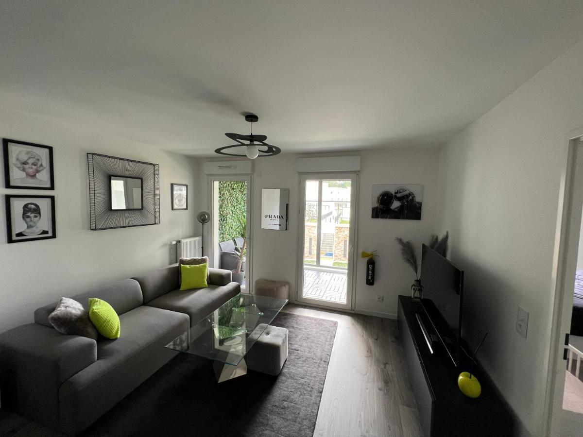 Appartement Avec Son Jardin D'Hiver Поаси Екстериор снимка